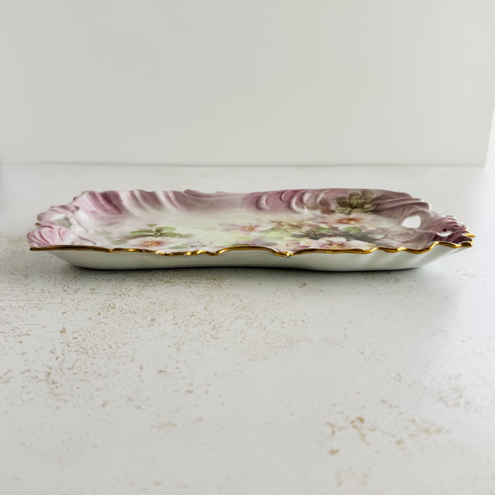 Side profile view of rose floral tray