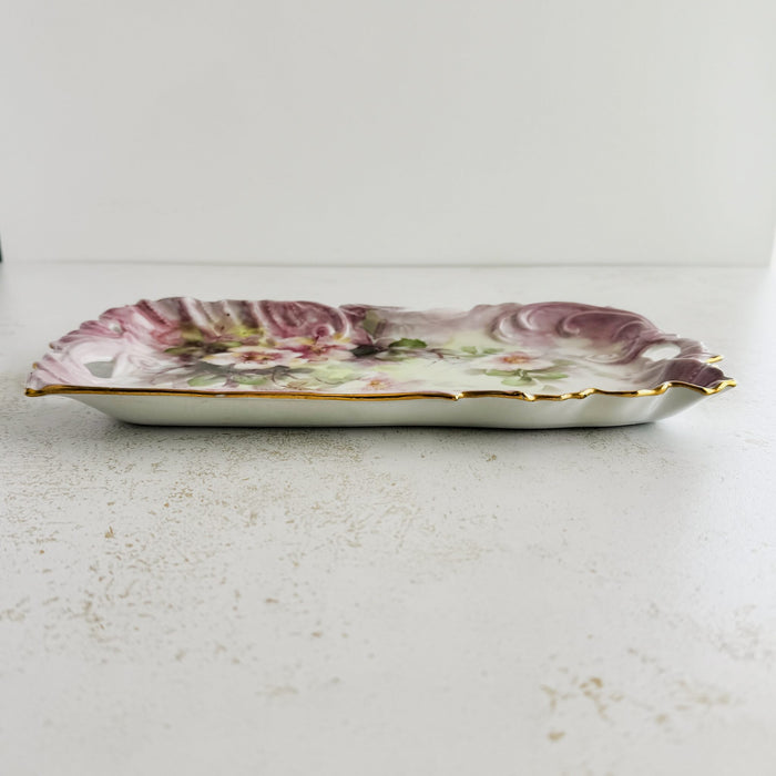 Side profile view of rose floral tray
