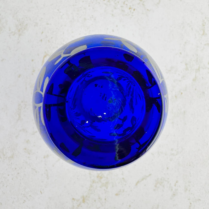 Close-up of bottom of vase