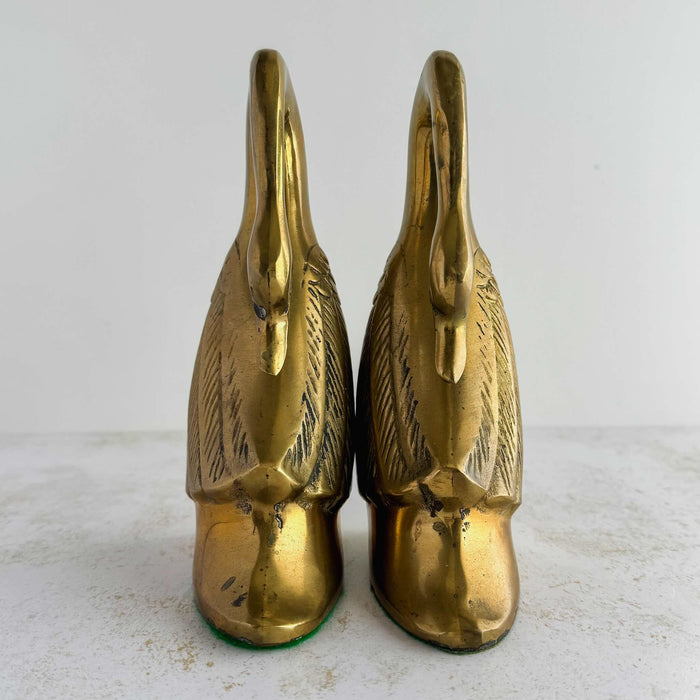 Fronts of swan bookends