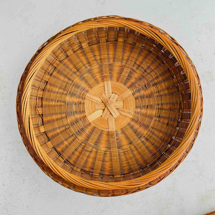Top down view of inside of basket lid